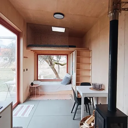 Tiny House V Ohrade Cizkov