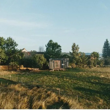 Tiny House V Ohrade *