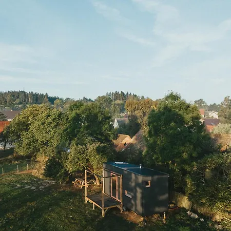 Tiny House V Ohrade Cizkov