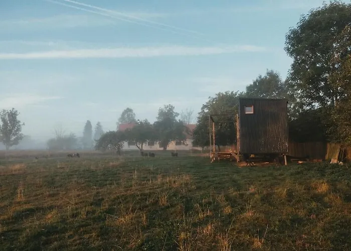 Dom wakacyjny Tiny House V Ohrade *