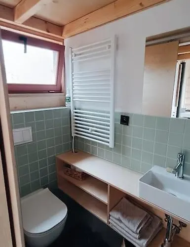 Dom wakacyjny Tiny House V Ohrade *