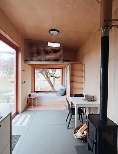 Tiny House V Ohrade بيت للعطل